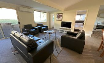 4 Bedroom Haven: Your Perfect Home Away from Home!