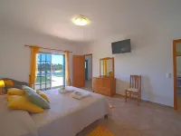 Alto da Rafoia Hotels near Arco Natural