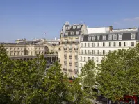 Hotel Este Hotels near Fresque < Paris dans la tete >