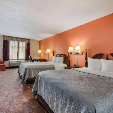 Econo Lodge Inn & Suites