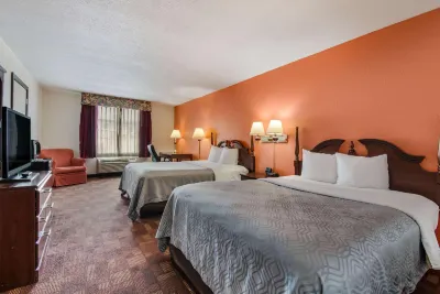 Econo Lodge Inn & Suites