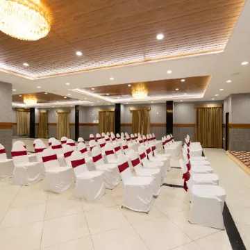 Poornima Regency Отели рядом с достопримечательностью «Торговый квартал Ганди-Базар»