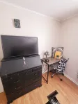 Black-White Rm by Yale U - 2-Star