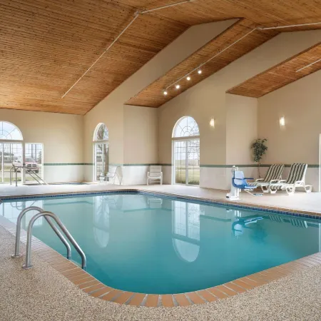 Country Inn & Suites by Radisson, Grinnell, IA Отели в г. Пауэшик