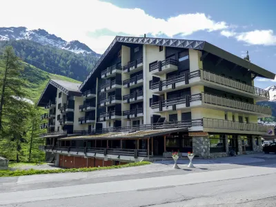 Dents Rousses E3 Hotels near Siviez (station aval)