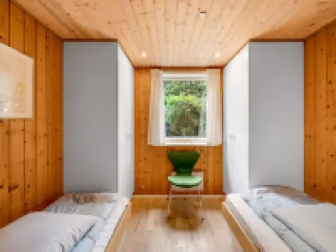 "Sisko" - 800m from the Sea