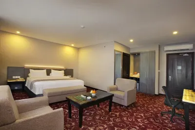 Pyramid Suites Hotel Banjarmasin Hotel dekat Bekantan Statue