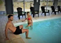 Howard Johnson San Francisco - Pools