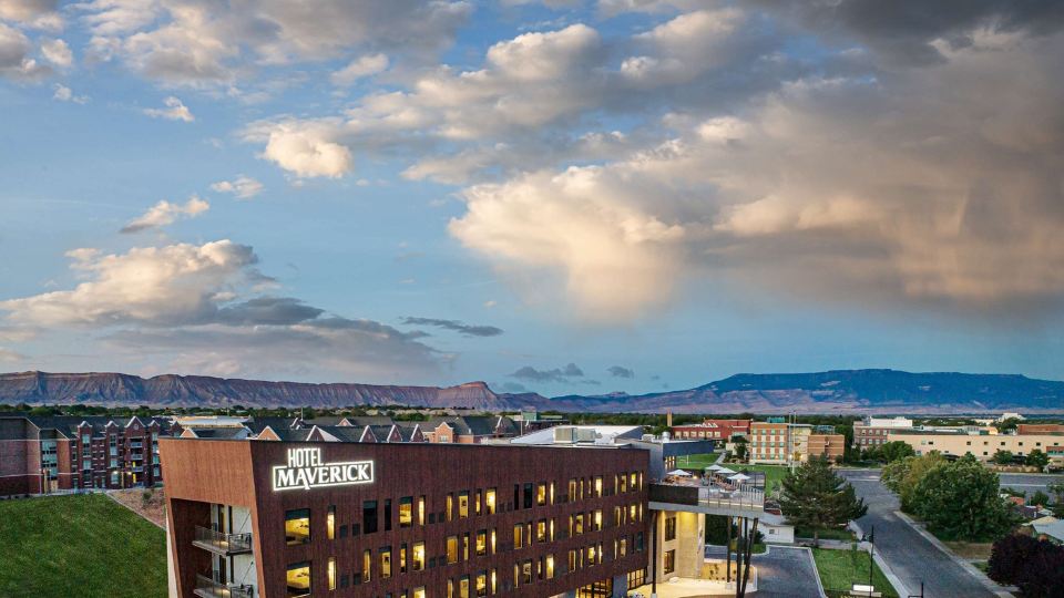 Hotel Maverick