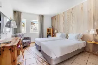 Hotel Carvoeiro Plaza Hotels near Algar Seco