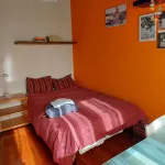 Stanza con bagno privato e parcheggio gratuito