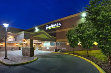 Radisson Hotel Sudbury Отели рядом с достопримечательностью «Laurentian University McEwen School of Architecture»