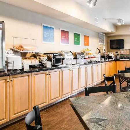 Comfort Inn & Suites Page at Lake Powell
