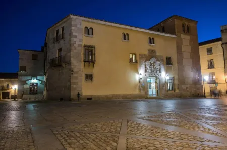 Palacio Valderrabanos Отели рядом с достопримечательностью «The Four Posts»