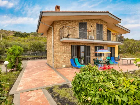 Elena Отели рядом с достопримечательностью «Jaanta bi Village»