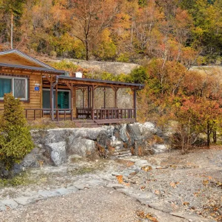 Jecheon Cheongpung Private Residence Отели рядом с достопримечательностью «Храм Чонбанса»