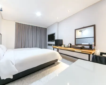 Yeosu Hotel Encore โรงแรมในยอซู