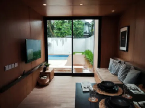 Samanea Villa Hotels in Blimbing