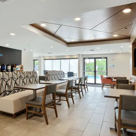 Holiday Inn Express & Suites MOBILE – I-65 by IHG