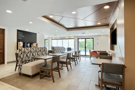 Holiday Inn Express & Suites MOBILE – I-65 by IHG