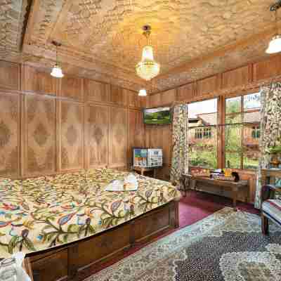 WelcomHeritage Gurkha Houseboats Rooms
