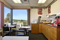 Travelodge by Wyndham Ridgeway Martinsville Area Hotels in Eden