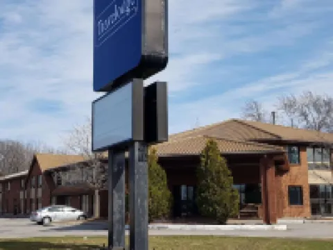 Travelodge by Wyndham Welland Hotels in Welland