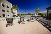 La Quinta Inn by Wyndham Tampa Near Busch Gardens - Rooftop Pools