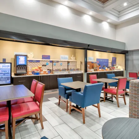 Holiday Inn Express & Suites DALLAS FT. WORTH AIRPORT SOUTH by IHG