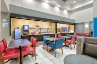 Holiday Inn Express & Suites DALLAS FT. WORTH AIRPORT SOUTH by IHG - Breakfast