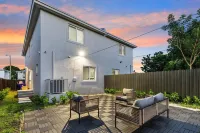 Luxurious 4Br Miami Home with Large Patio & Outdoor Space Hotels in West Little River