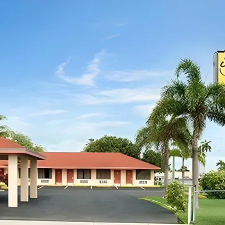 Super 8 by Wyndham, Florida City/Homestead/Everglades