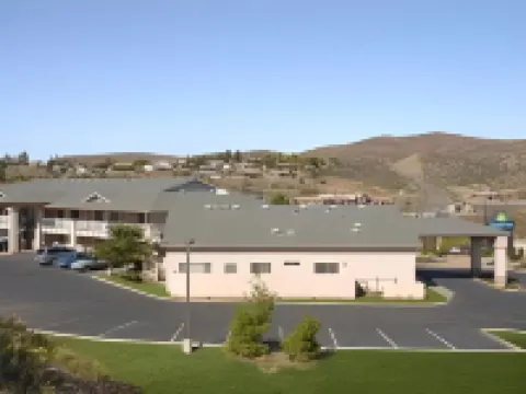 デイズ イン バイ ウィンダム グローブ グローブのホテル