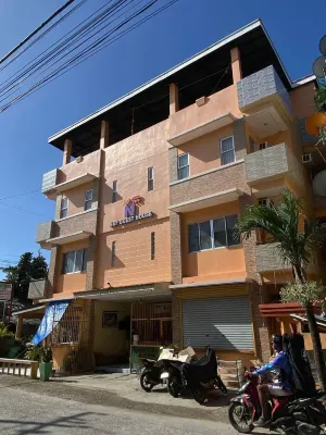 N and F Guesthouse - parking