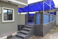 Owee Exclusive Hotel - 2-Star