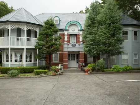 Baraburo No Yado Petit Hotel Vansankan Отели рядом с достопримечательностью «Fujishiro Seiji Museum»