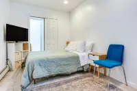 Pet-Friendly Elmont Apartment: 17 Mi to NYC!