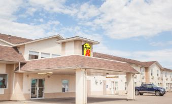 Super 8 by Wyndham Eureka/Six Flags Nearby