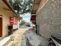 RedDoorz at Penginapan Bunda Hotel di Cikakak