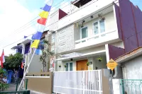 DeMulya Guesthouse Free Motorbike & Bicycle Hotels in Wirobrajan