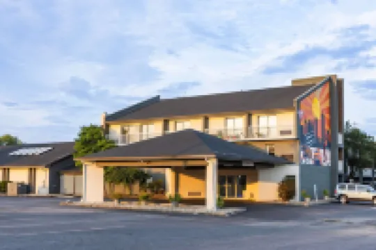 Days Inn by Wyndham Cincinnati East