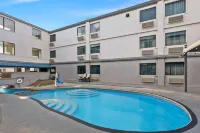 SureStay Plus Hotel by Best Western Lubbock Medical Center - Rooftop Pools
