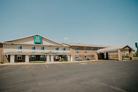 Quality Inn & Suites Watertown Near Prairie Lakes Ice Arena