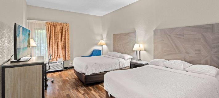 Baymont by Wyndham Lawrence Hotels in Lawrence