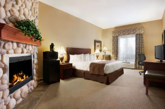 Days Inn & Suites by Wyndham Strathmore Hotel di 