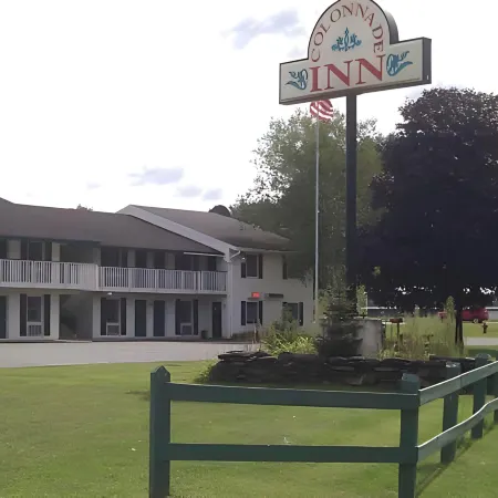 Colonnade Inn