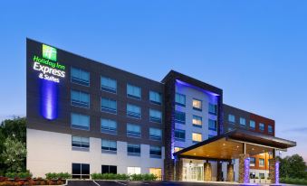 Holiday Inn Express & Suites Waynesboro East