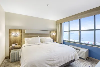 Holiday Inn Express Gulfport Beach Hotels near Bayou Bluff Tennis Club