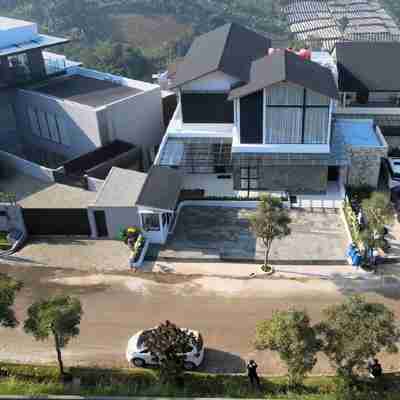 Beverly Hill Villa with Private Heated Pool and Movie Room Reflections by Holiday Villa Dago Hotel Exterior