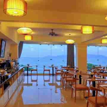 Iridescent Clouds Hotel Dining/Meeting Rooms